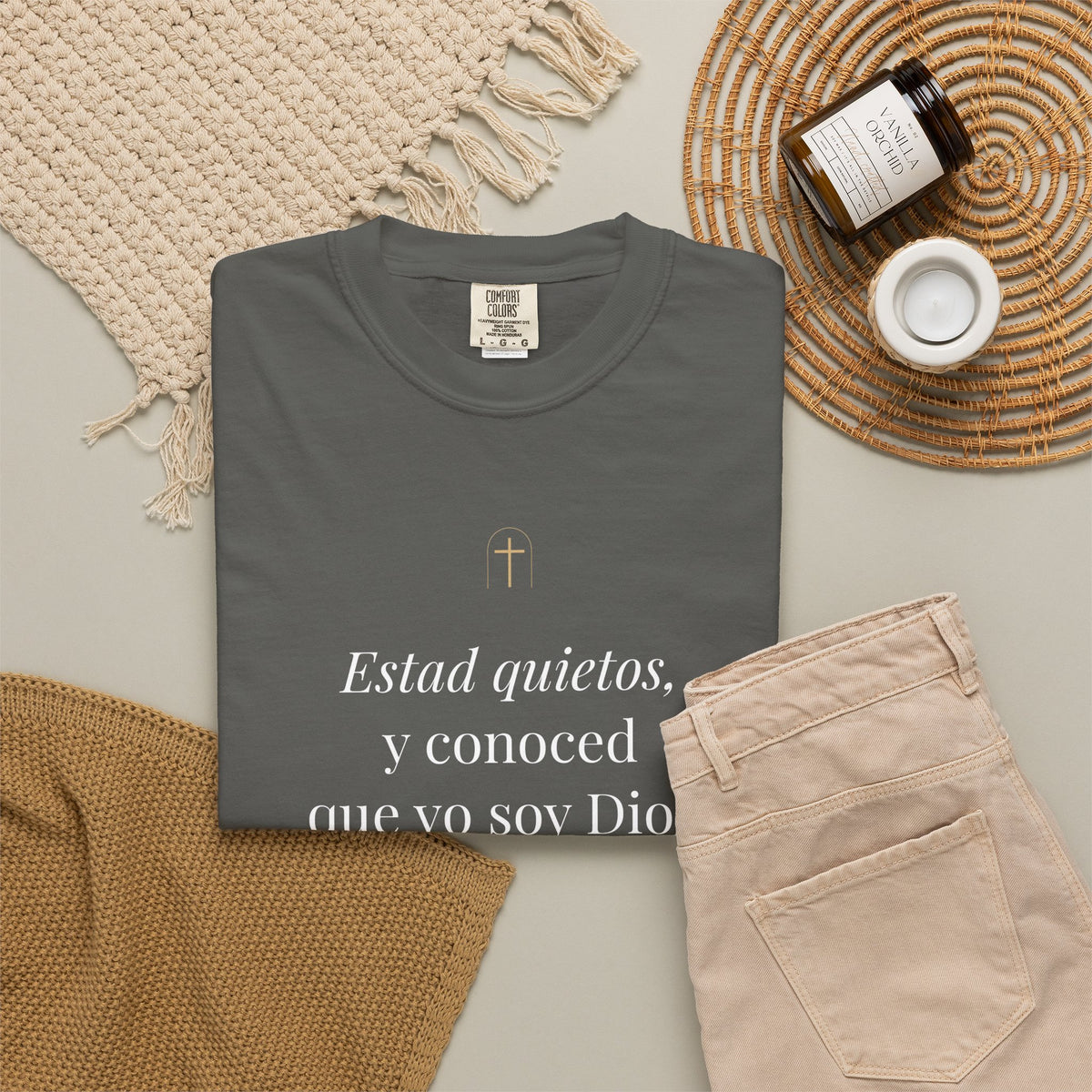 Be Still Tee – Psalm 46:10 (Spanish Edition)